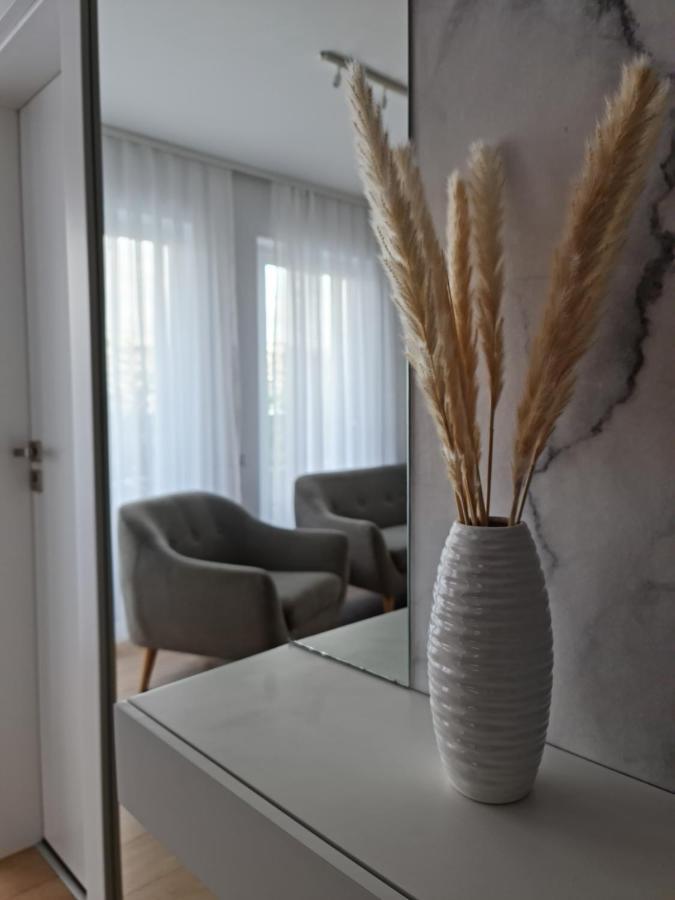 Sara Apartment Oradea Eksteriør billede